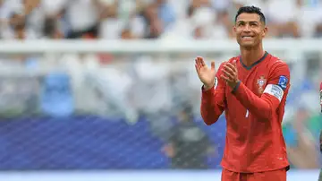 Cristiano Ronaldo aplaude tras el partido ante Uzbekistán Cristiano Ronaldo aplaude tras el partido ante Uzbekistán