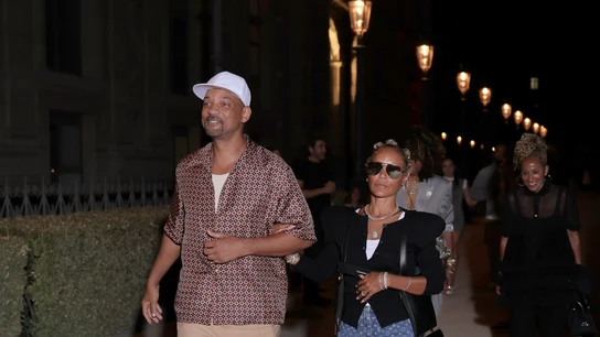 Will Smith y Jada Pinkett cogidos del brazo en París Will Smith y Jada Pinkett cogidos del brazo en París