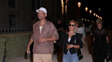 Will Smith y Jada Pinkett cogidos del brazo en Par&iacute;s