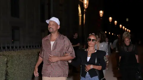 Will Smith y Jada Pinkett cogidos del brazo en París Will Smith y Jada Pinkett cogidos del brazo en París