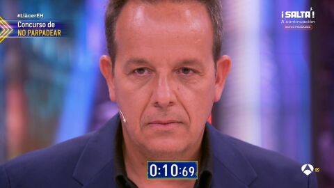 Del optimismo al desastre: &Agrave;ngel Ll&agrave;cer sucumbe al reto de no parpadear de El Hormiguero