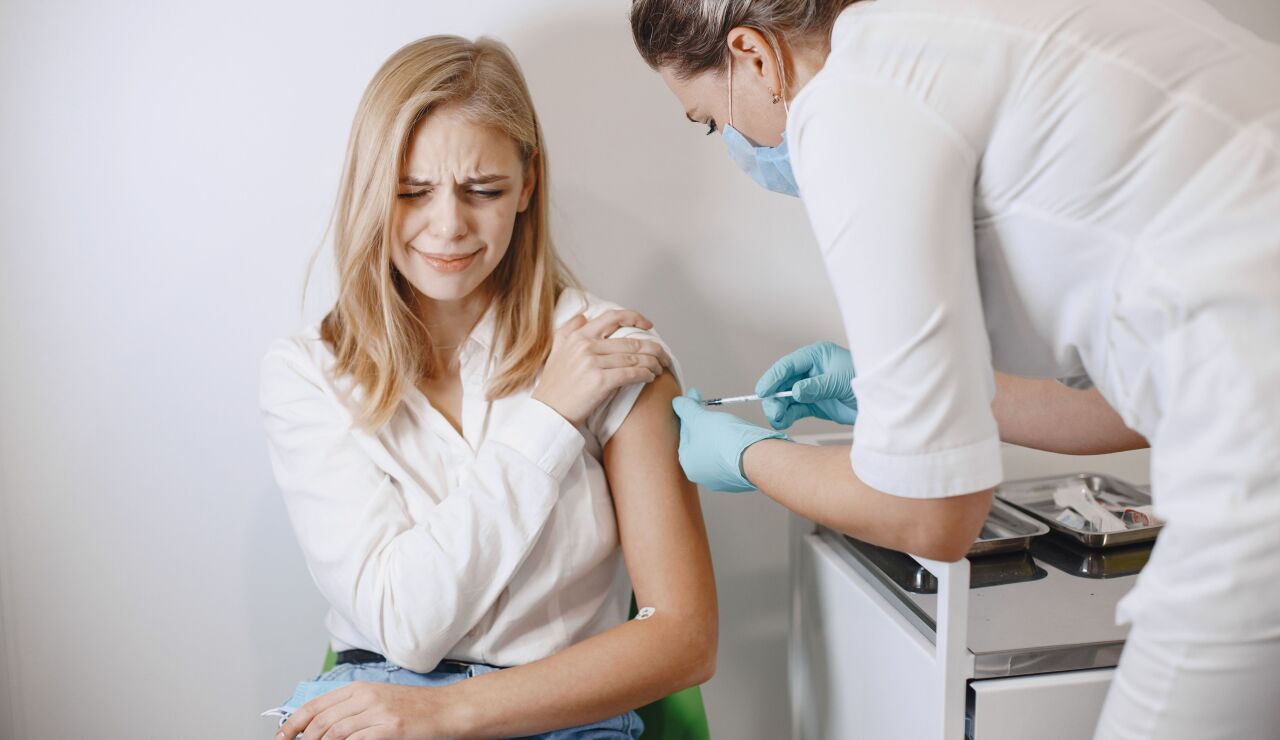 Paciente mareada en una anal&iacute;tica de sangre