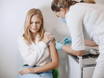 Paciente mareada en una anal&iacute;tica de sangre