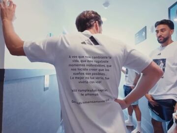 El emotivo regalo de la selecci&oacute;n argentina a Messi por su 39&ordm; cumplea&ntilde;os: "Nos cambiaste la vida"