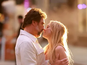 Javier Bardem y Kate Hudson besandose mientras ruedas hello & París en Nueva York Javier Bardem y Kate Hudson besandose mientras ruedas hello & París en Nueva York