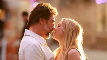 Javier Bardem y Kate Hudson besandose mientras ruedas hello & París en Nueva York Javier Bardem y Kate Hudson besandose mientras ruedas hello & París en Nueva York