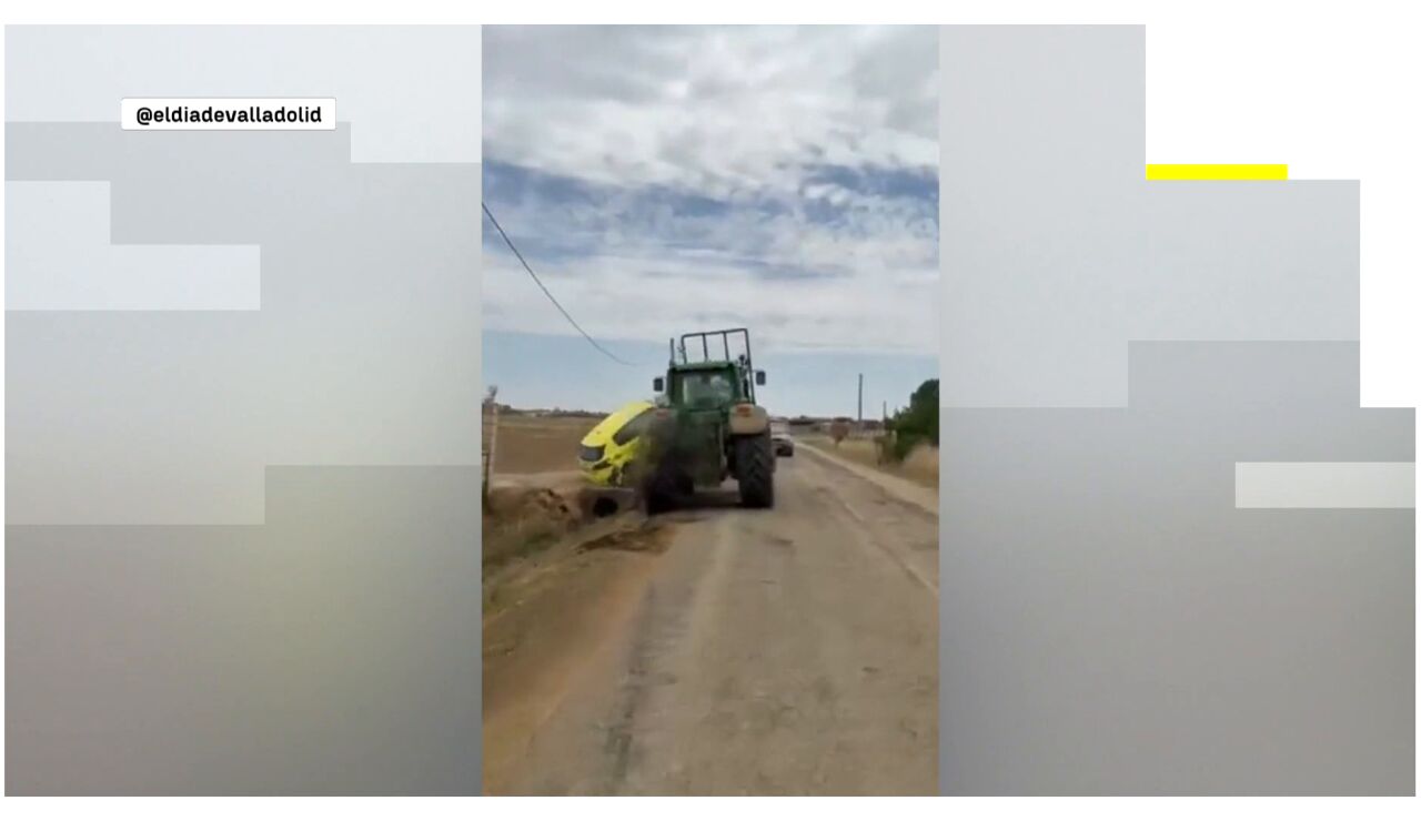Tractor embiste el coche del cobrador del Frac