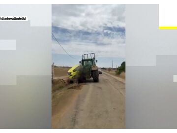 Tractor embiste el coche del cobrador del Frac