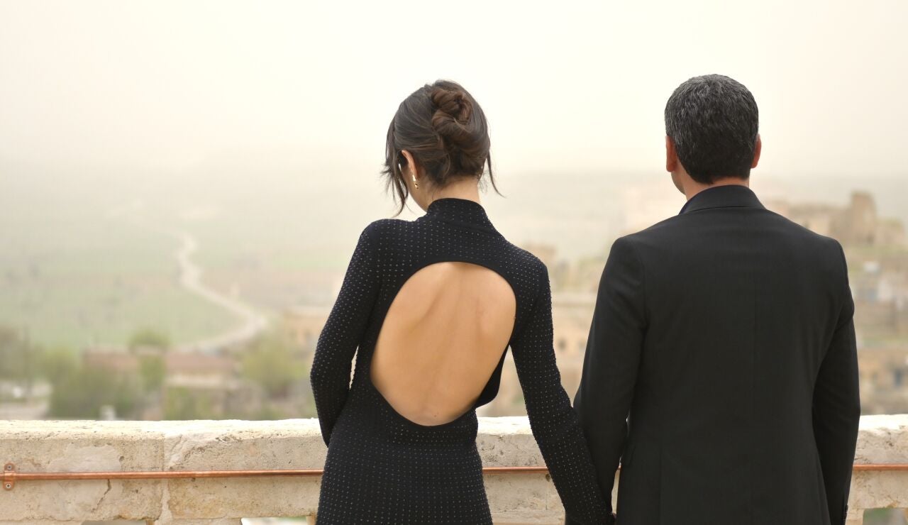 Alya se rinde a sus sentimientos por Cihan en los pr&oacute;ximos cap&iacute;tulos de En tierra lejana