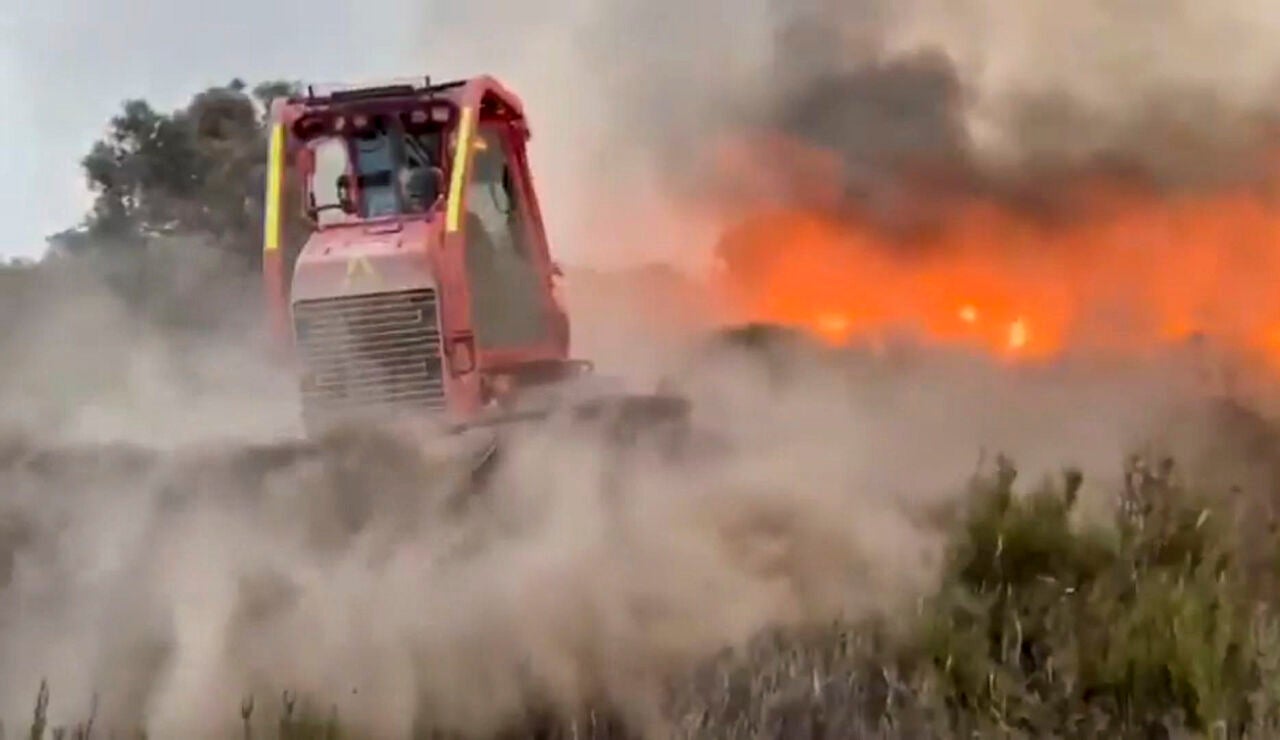 Captura de v&iacute;deo de la UME que muestra las llamas en el incendio forestal declarado entre los t&eacute;rminos municipales oscenses de Tamarite