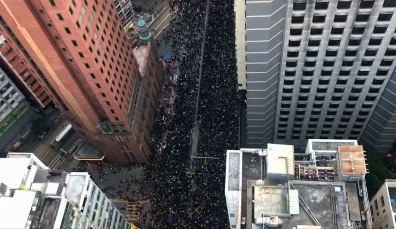 Efem&eacute;rides de hoy 1 de julio de 2026: Asalto al parlamento de Hong Kong
