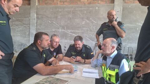 El delegado del Gobierno en Arag&oacute;n analiza la situaci&oacute;n del incendio. REMITIDA / HANDOUT por DELEGACI&Oacute;N DEL GOBIERNO EN ARAG&Oacute;N Fotograf&iacute;a remitida a medios de comunicaci&oacute;n exclusivamente para ilustrar la noticia a la que hace referencia la imagen, y citando la procedencia de la imagen en la firma 25/06/2026