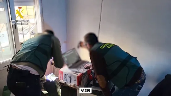 Detenido un ciberdepredador sexual que engañó a más de 20 menores haciéndose pasar por un niño en Alicante Detenido un ciberdepredador sexual que engañó a más de 20 menores haciéndose pasar por un niño en Alicante