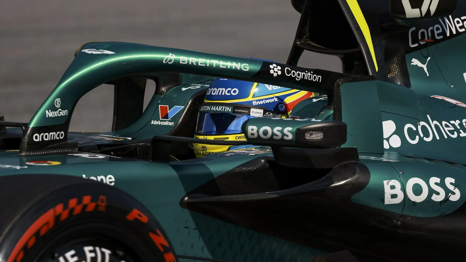 Fernando Alonso, doblado tres veces por Russell en Austria y a un minuto del 17º: