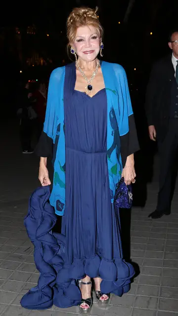Baronesa Thyssen con joyas de zafiro Baronesa Thyssen con joyas de zafiro