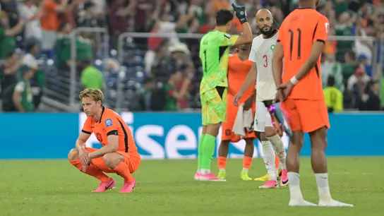 Los futbolistas de Holanda se lamentan tras la eliminación Los futbolistas de Holanda se lamentan tras la eliminación