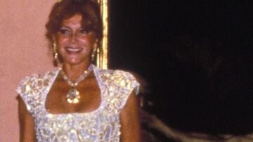 Baronesa Thyssen con el collar Estrella de la Paz