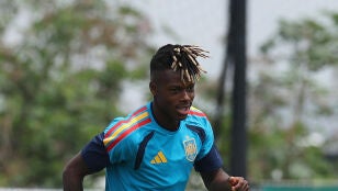 Nico Williams durante un entrenamiento con Espa&ntilde;a