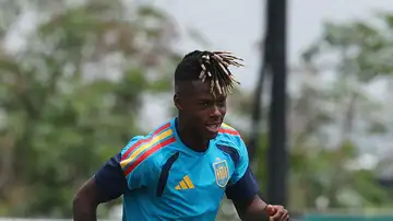 Nico Williams durante un entrenamiento con España Nico Williams durante un entrenamiento con España