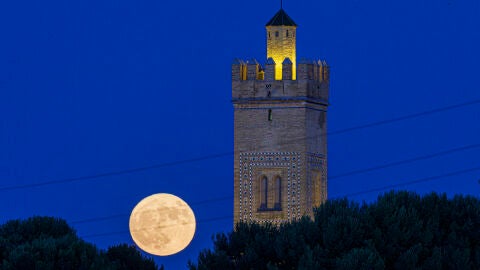 Luna de fresa en Zaragoza.