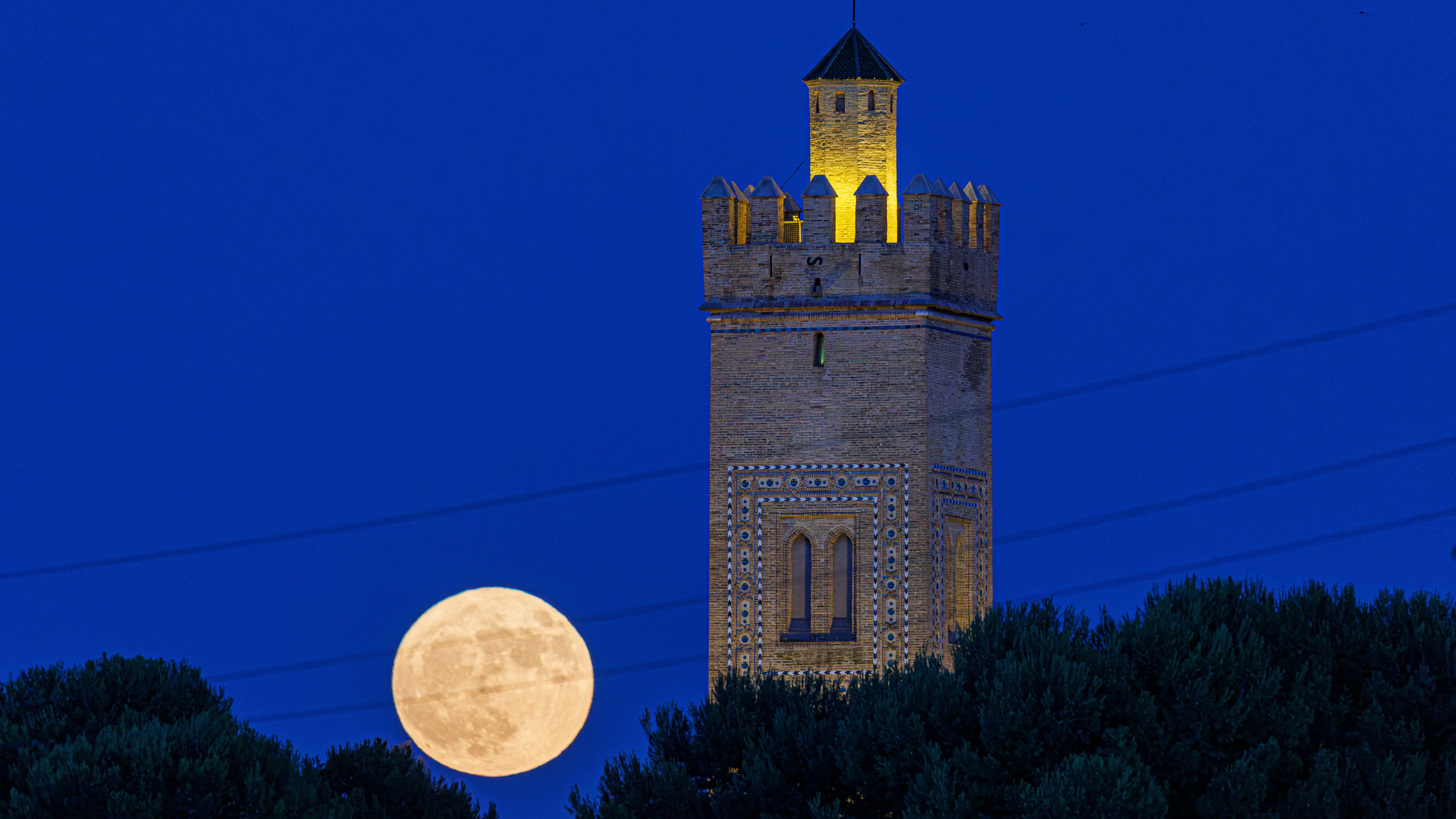 Luna de fresa en Zaragoza.