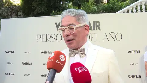 Boris Izaguirre hablando con la prensa Boris Izaguirre hablando con la prensa
