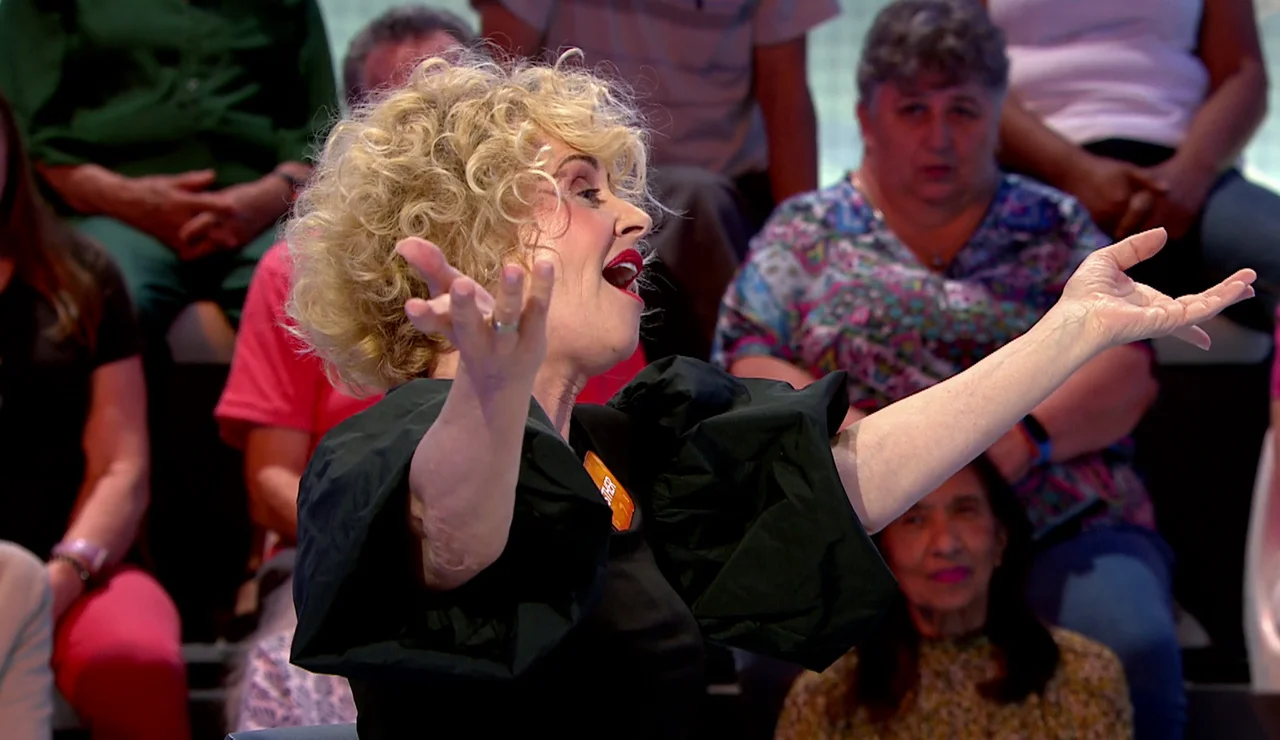 ¡Qué voz tan impresionante! Así pone Esther Arroyo el broche a su visita a Pasapalabra