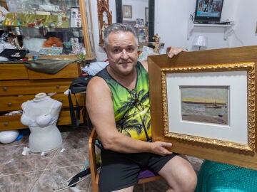 Andr&eacute;s, el hombre que lo encontr&oacute; en la calle, se lo llev&oacute; porque le gust&oacute; el marco pero avis&oacute; a la Polic&iacute;a Nacional nada m&aacute;s conocer que los propietarios hab&iacute;a denunciado su desaparici&oacute;n.