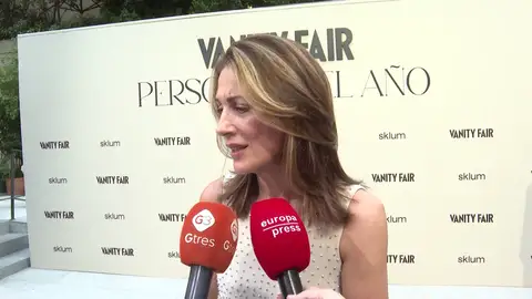 Remedios Cervantes atendiendo a la prensa Remedios Cervantes atendiendo a la prensa