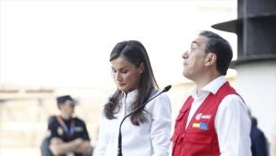 La reina Letizia y el ministro de Asuntos Exteriores, Jos&eacute; Manuel Albares