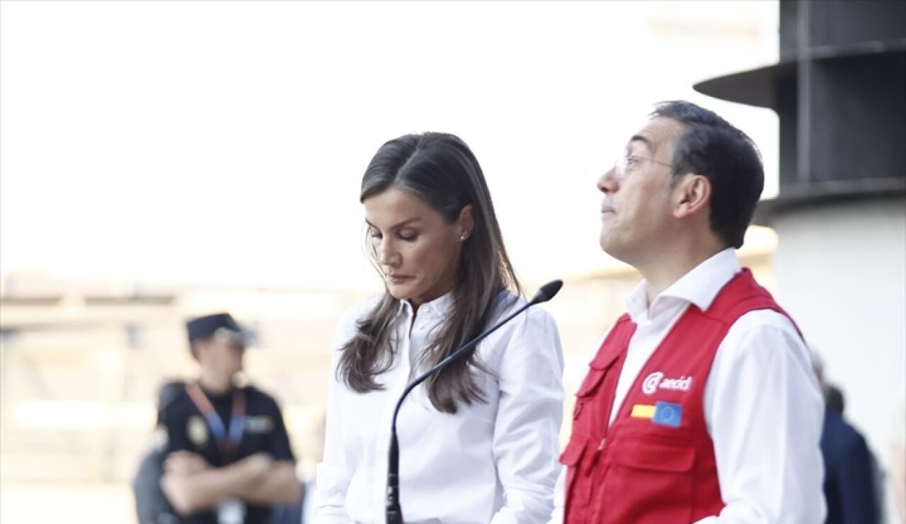La reina Letizia y el ministro de Asuntos Exteriores, Jos&eacute; Manuel Albares