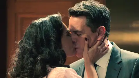 “Yo también te quiero”: Gabriel confiesa a Beatriz que la ama y vive con ella una noche de pasión “Yo también te quiero”: Gabriel confiesa a Beatriz que la ama y vive con ella una noche de pasión