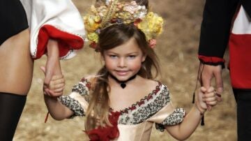 Thylane Blondeau de peque&ntilde;a desfilando para Jean Paul Gaultier