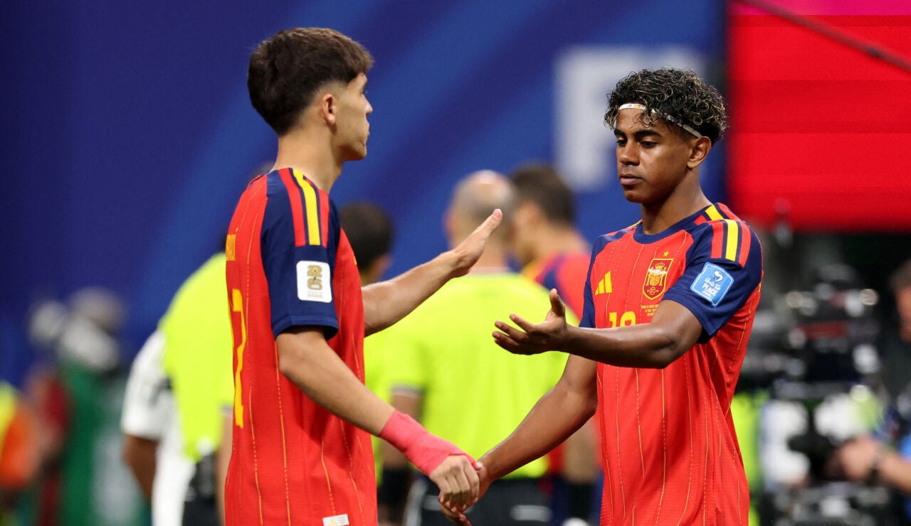 Lamine Yamal y Pau Cubars&iacute; en un partido del Mundial