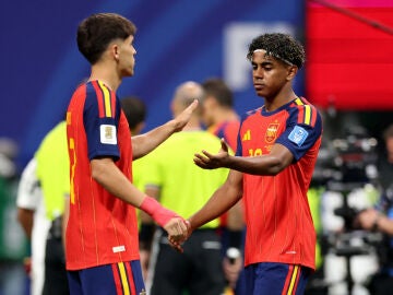 Lamine Yamal y Pau Cubars&iacute; en un partido del Mundial
