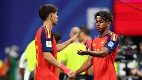 Lamine Yamal y Pau Cubarsí en un partido del Mundial Lamine Yamal y Pau Cubarsí en un partido del Mundial