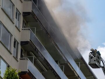 Al menos 6 muertos en un incendio de un edificio de 10 plantas en Amberes Al menos 6 muertos en un incendio de un edificio de 10 plantas en Amberes