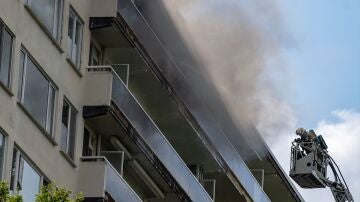 Al menos 6 muertos en un incendio de un edificio de 10 plantas en Amberes
