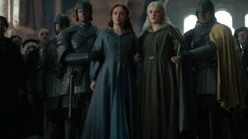 Alicent y Helaena en La casa del drag&oacute;n