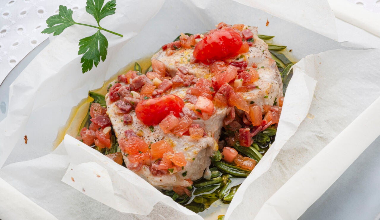 Receta de bonito en papillote, de Joseba Argui&ntilde;ano