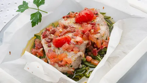 Receta de bonito en papillote, de Joseba Arguiñano Receta de bonito en papillote, de Joseba Arguiñano