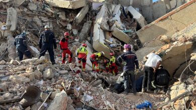 Venezuela entierra a más de 150 víctimas sin identificar mientras avanza la ayuda internacional 
