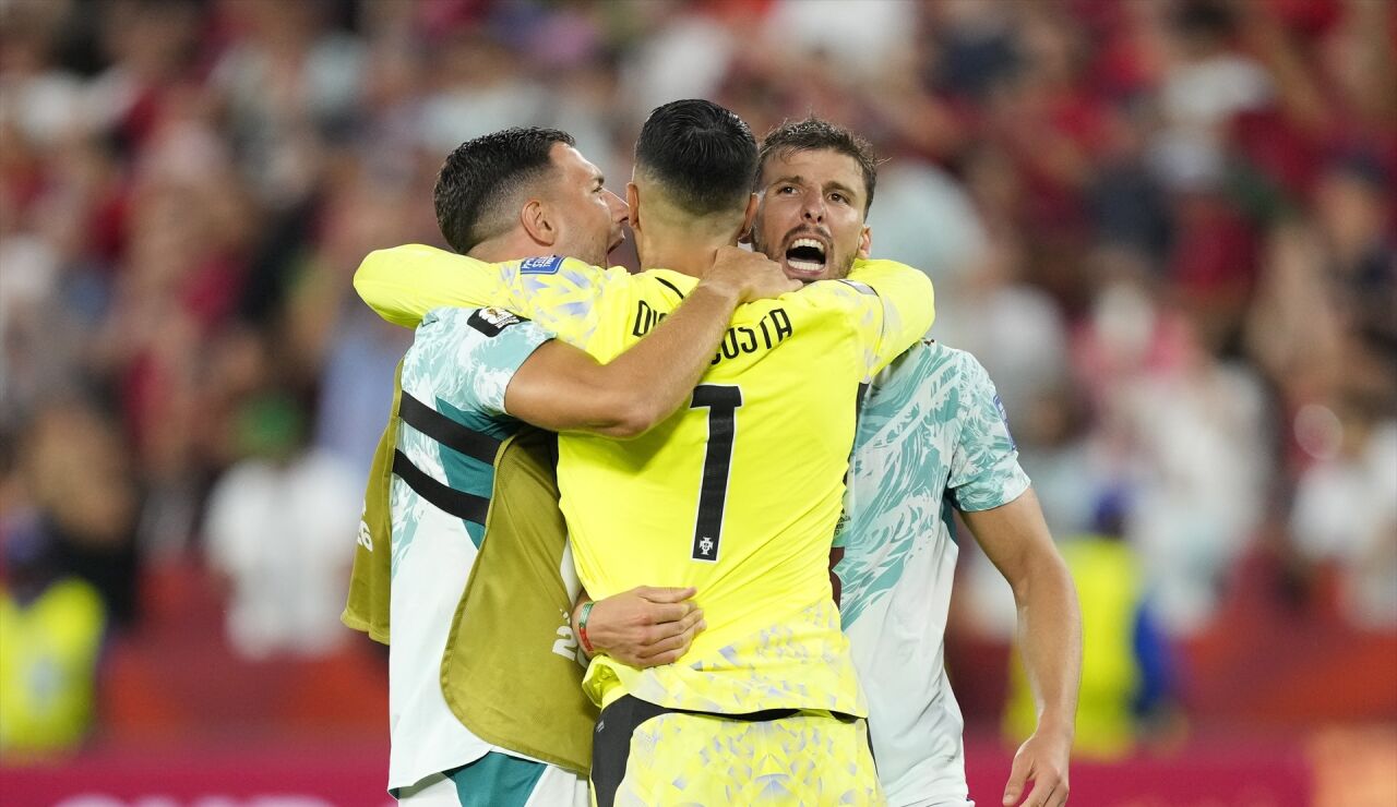 Los jugadores de Portugal celebran la victoria