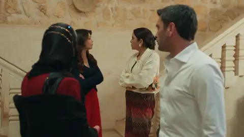 Sadakat humilla a Alya delante de su madre: “¿quién querría casarse con ella?” Sadakat humilla a Alya delante de su madre: “¿quién querría casarse con ella?”