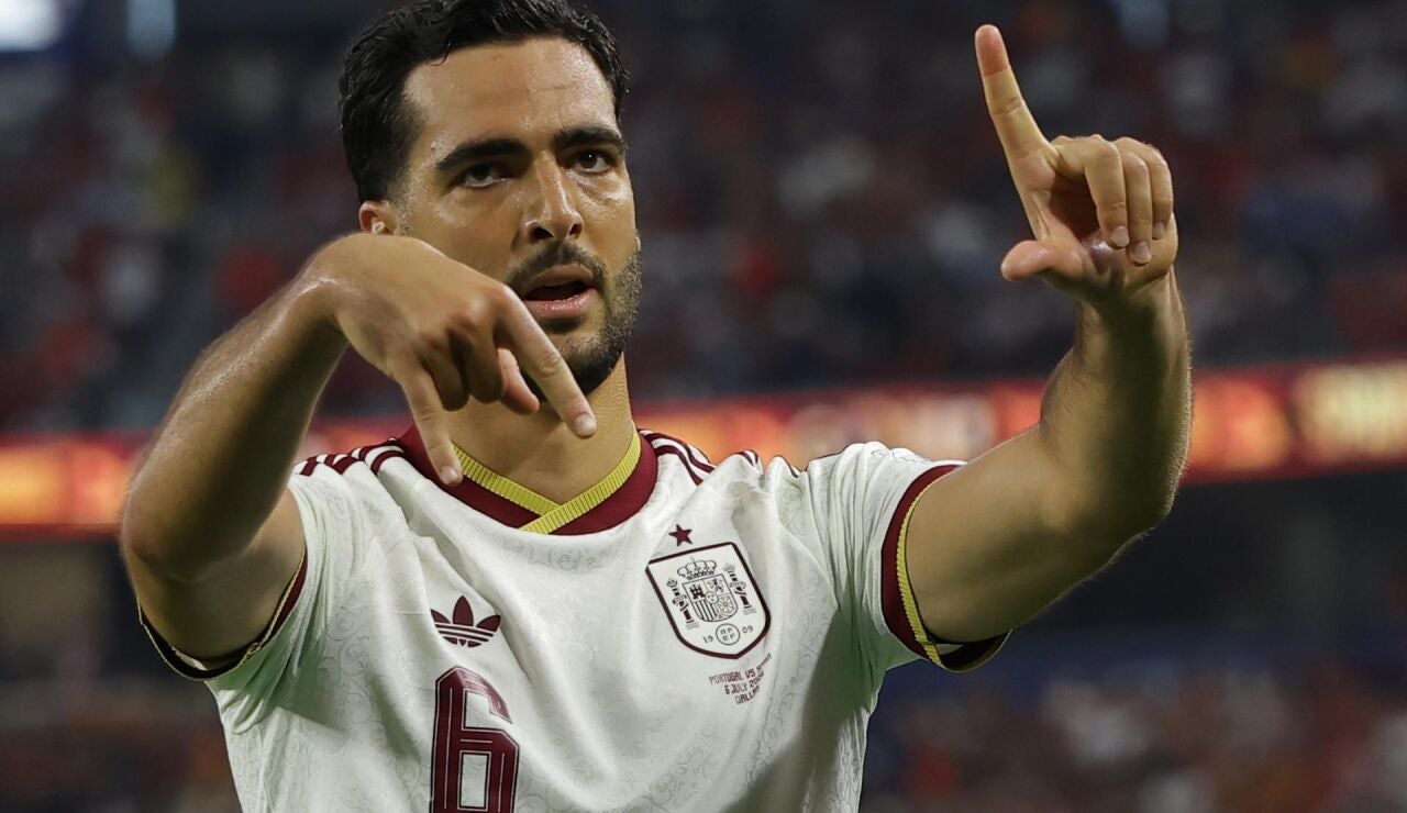 Mikel Merino festeja su decisivo gol a Portugal