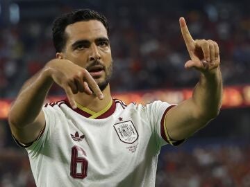 Mikel Merino festeja su decisivo gol a Portugal