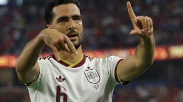 Mikel Merino festeja su decisivo gol a Portugal