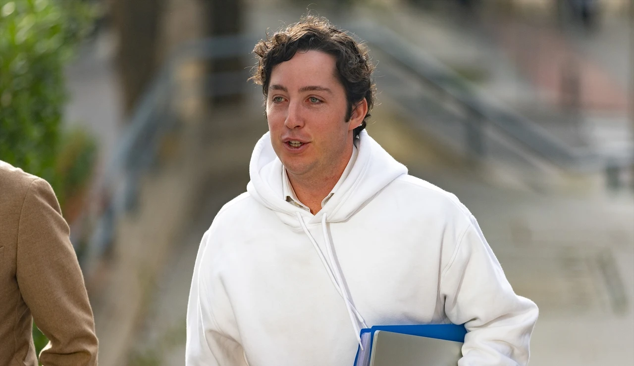 Francisco Nicolás Gómez Iglesias, conocido como El Pequeño Nicolás, llegando a un juicio en la Audiencia Provincial de Madrid, a 7 de noviembre de 2022, en Madrid.