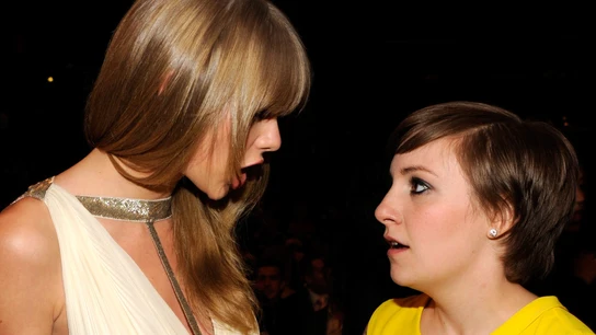 Taylor Swift y la actriz Lena Dunham en 2013 Taylor Swift y la actriz Lena Dunham en 2013
