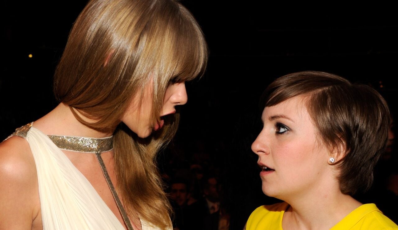 Taylor Swift y la actriz Lena Dunham en 2013